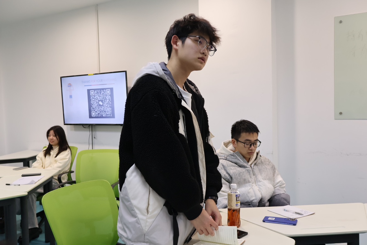 图5：同学互动交流.JPG