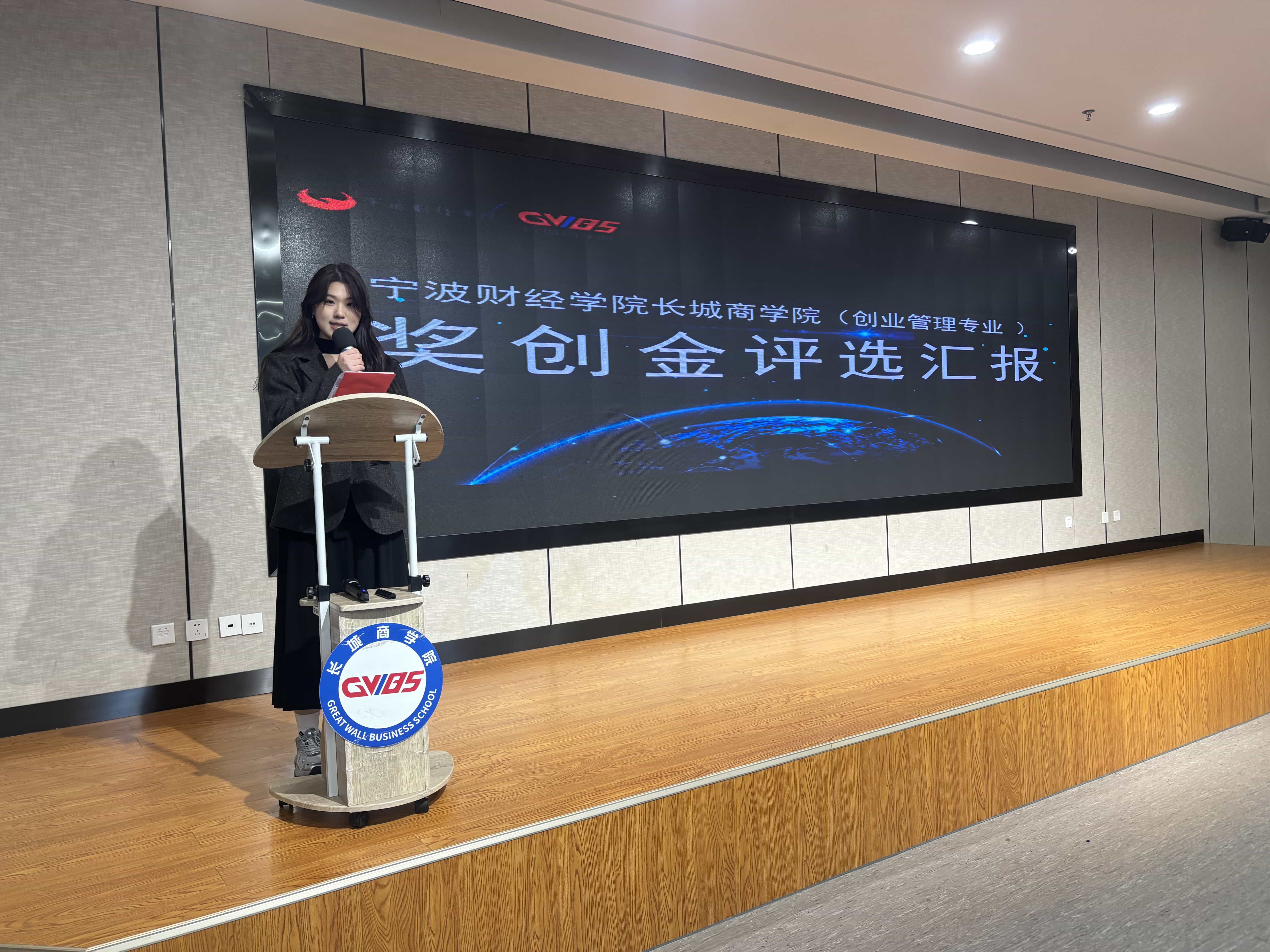 图1：主持人介绍各位老师_compressed.jpg